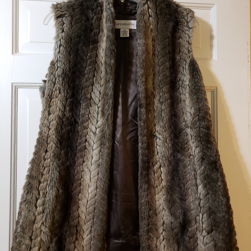 💫 LIZ CLAIBORNE Faux Fur Vest SM